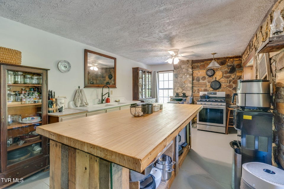 Photo #10: 170 Davis Road