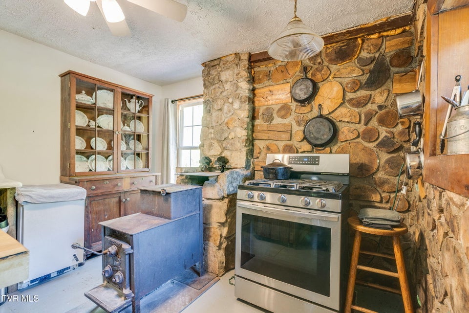 Photo #13: 170 Davis Road