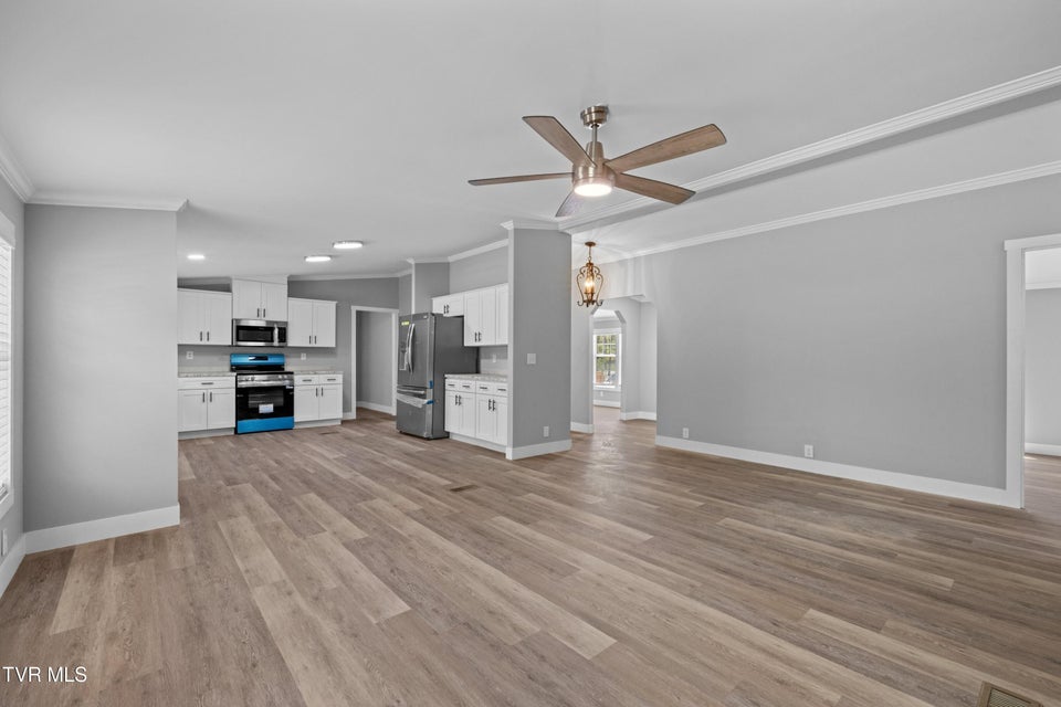 Photo #7: 779 Silver City 