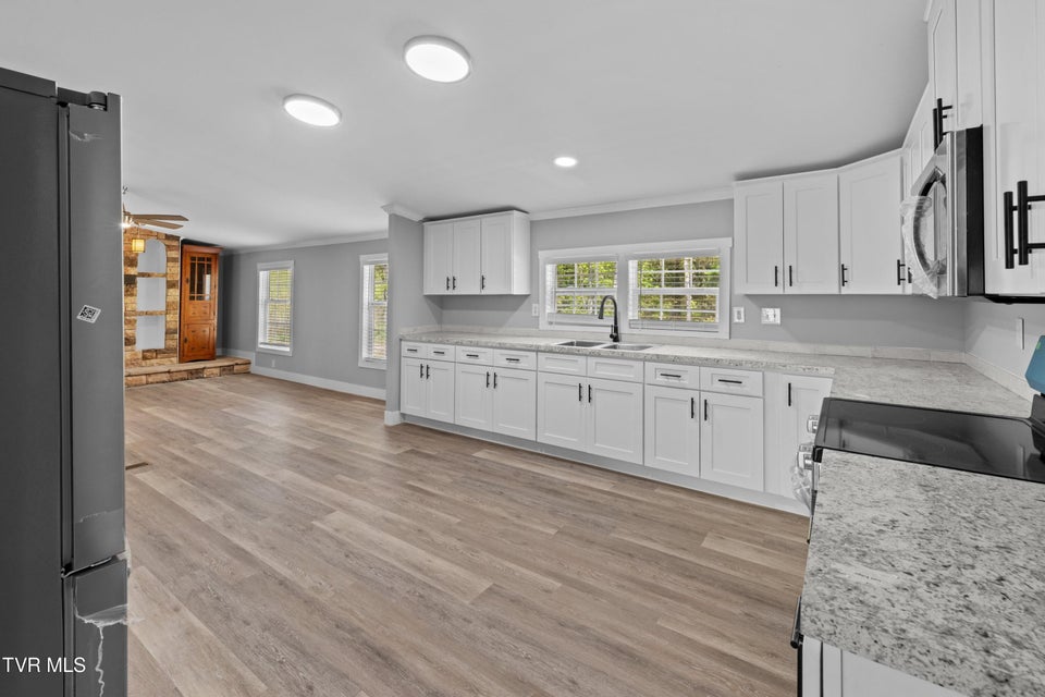 Photo #9: 779 Silver City 