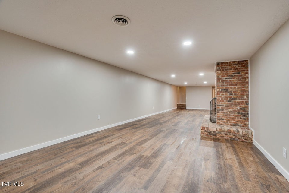 Photo #27: 512 Hidden Valley Road