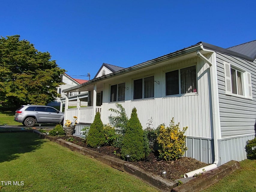 Photo #3: 539 Oakwood Avenue