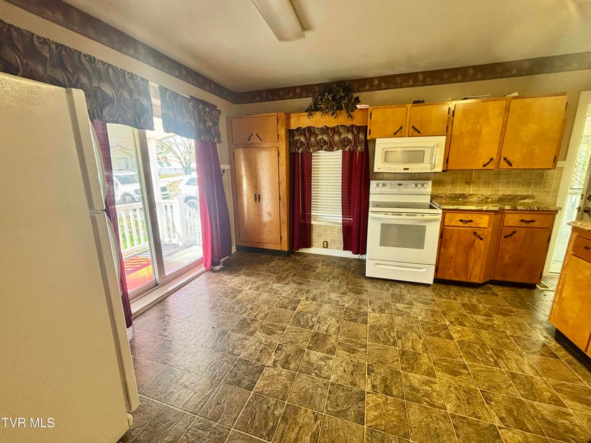 Photo #32: 539 Oakwood Avenue