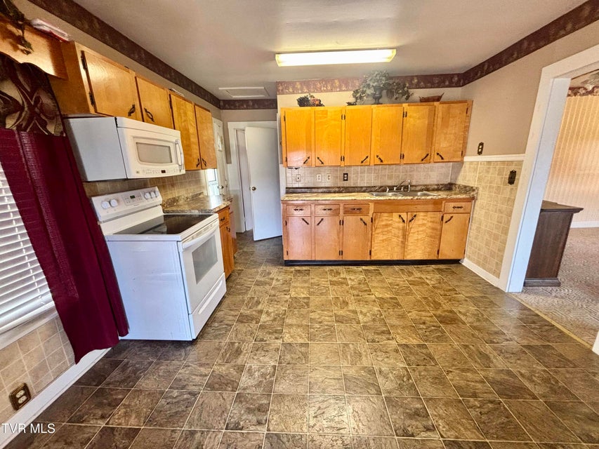 Photo #34: 539 Oakwood Avenue