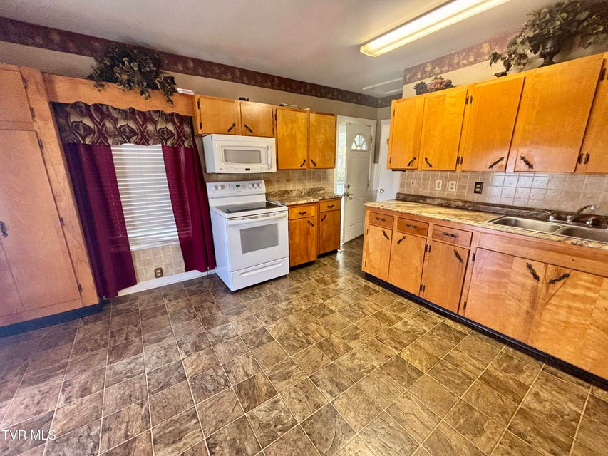 Photo #35: 539 Oakwood Avenue