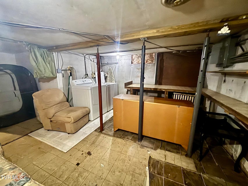 Photo #39: 539 Oakwood Avenue