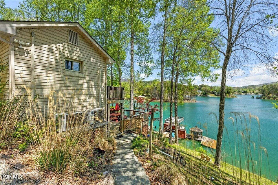 Photo #5: 143 Lakeside Drive