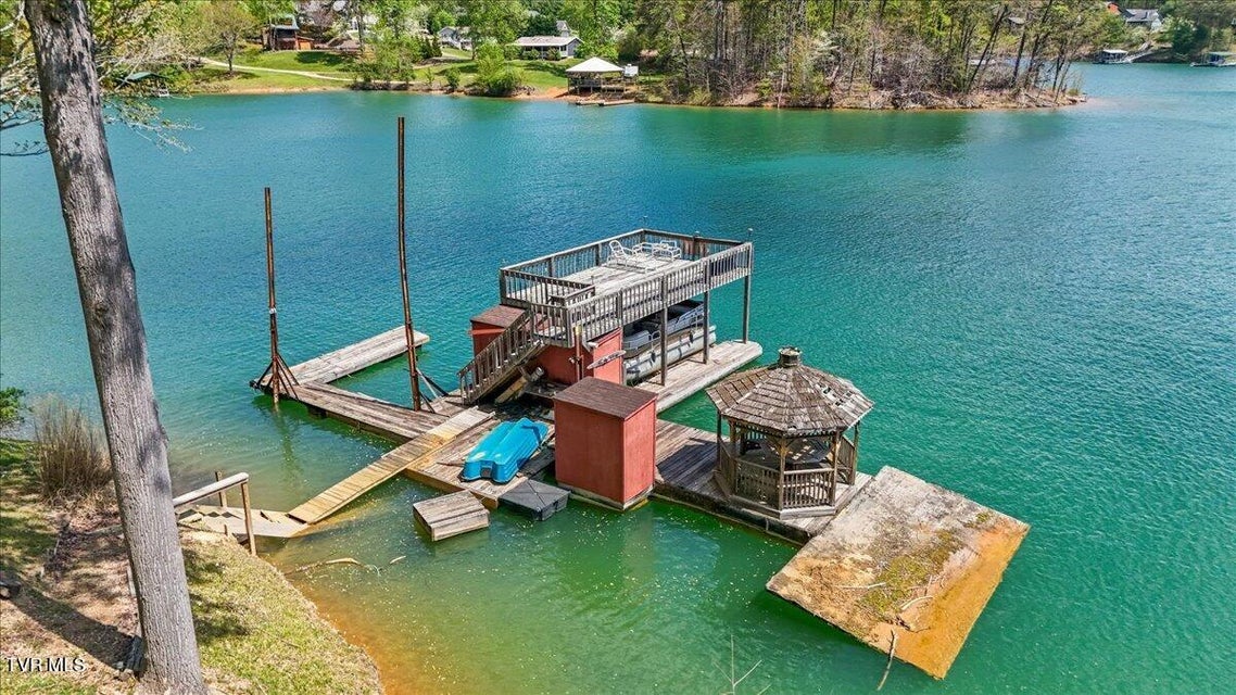 Photo #7: 143 Lakeside Drive