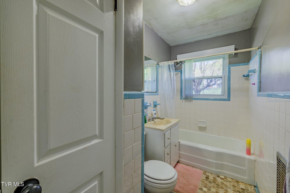 Photo #10: 105 Houston Street