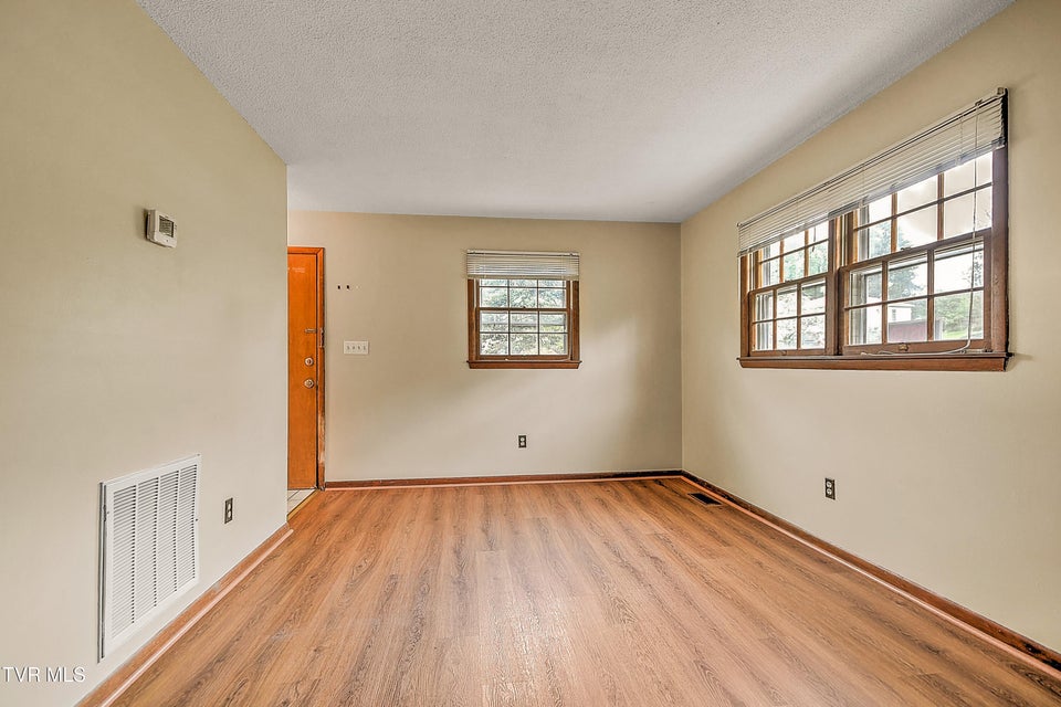 Photo #5: 126/128 Sycamore Drive