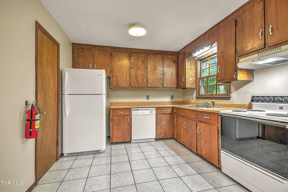 Photo #3: 126/128 Sycamore Drive