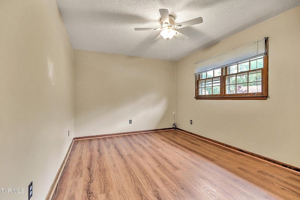 Photo #7: 126/128 Sycamore Drive