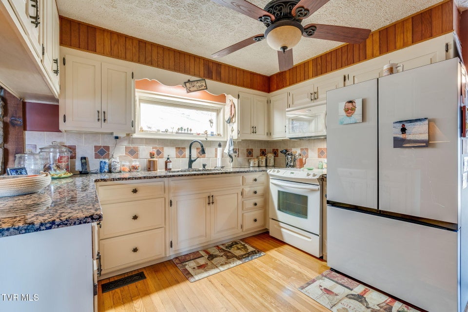 Photo #11: 341 Hawk Drive