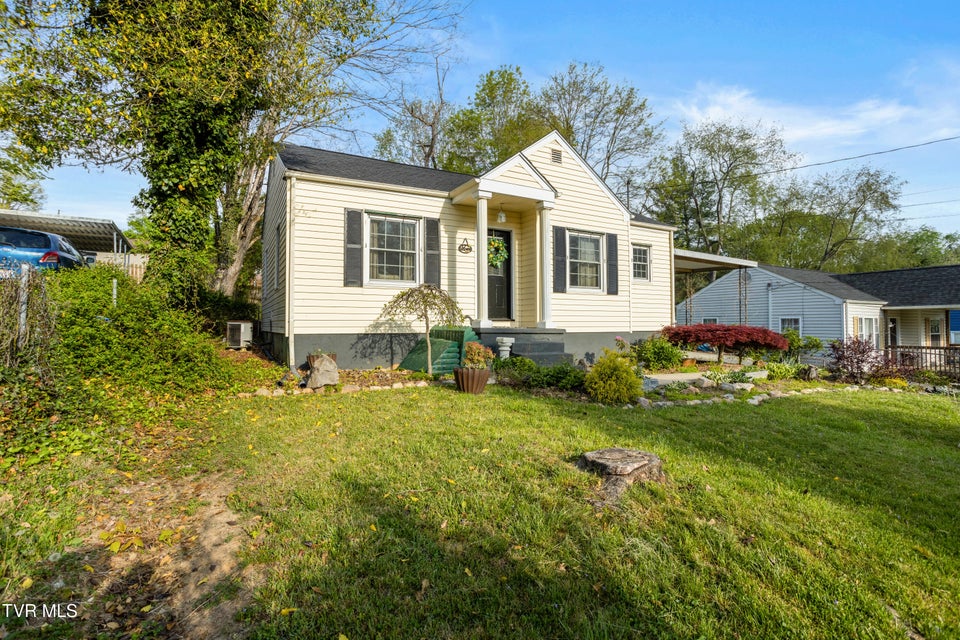 Photo #2: 1321 Holly Court