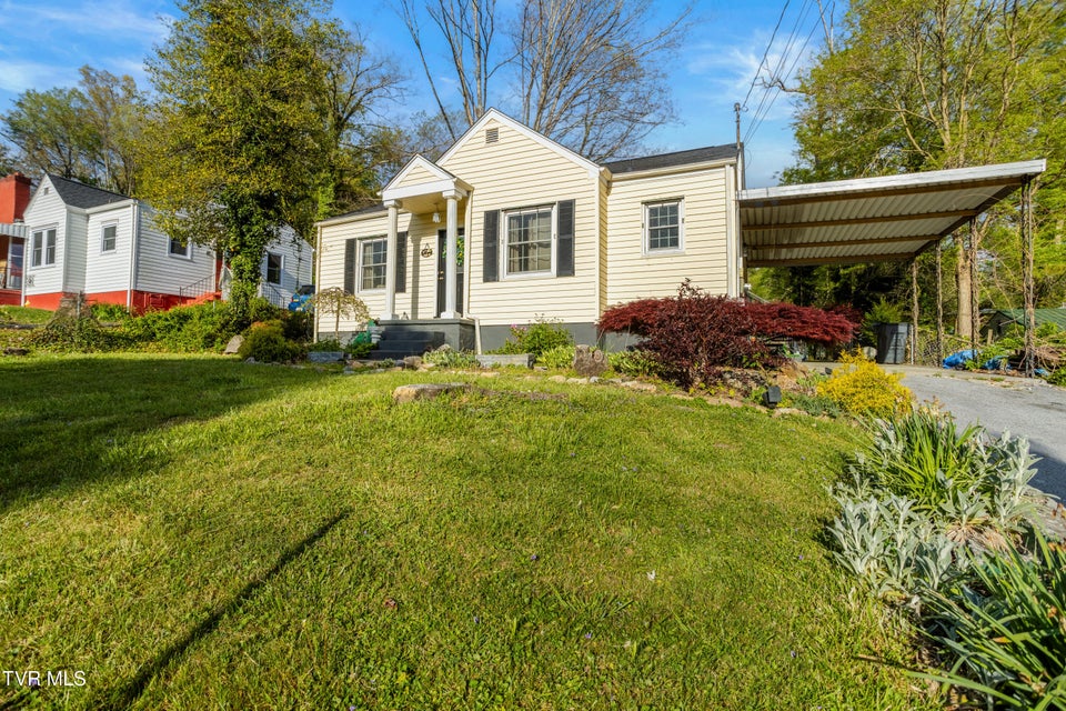 Photo #3: 1321 Holly Court