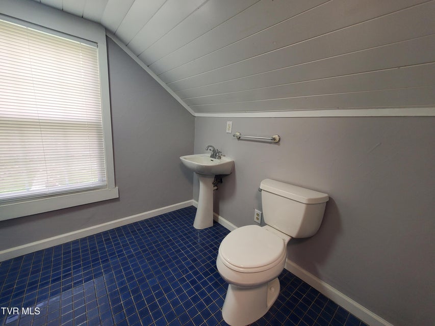 Photo #22: 1234 Bristol Highway