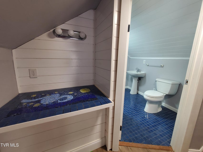 Photo #24: 1234 Bristol Highway