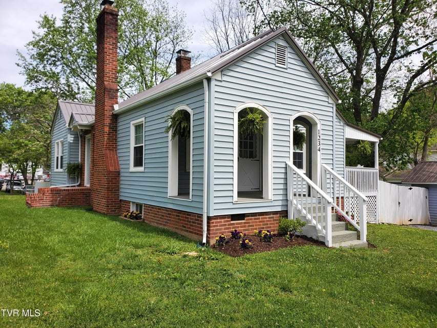 Photo #30: 1234 Bristol Highway