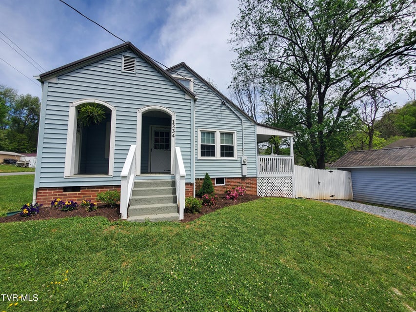 Photo #33: 1234 Bristol Highway