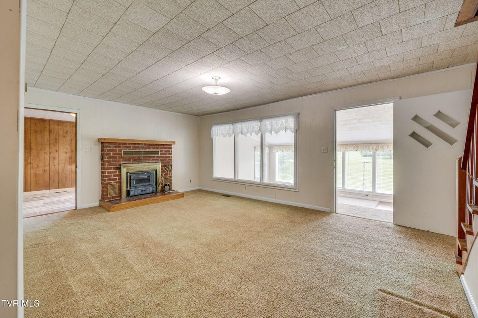 Photo #10: 322 Valley Drive