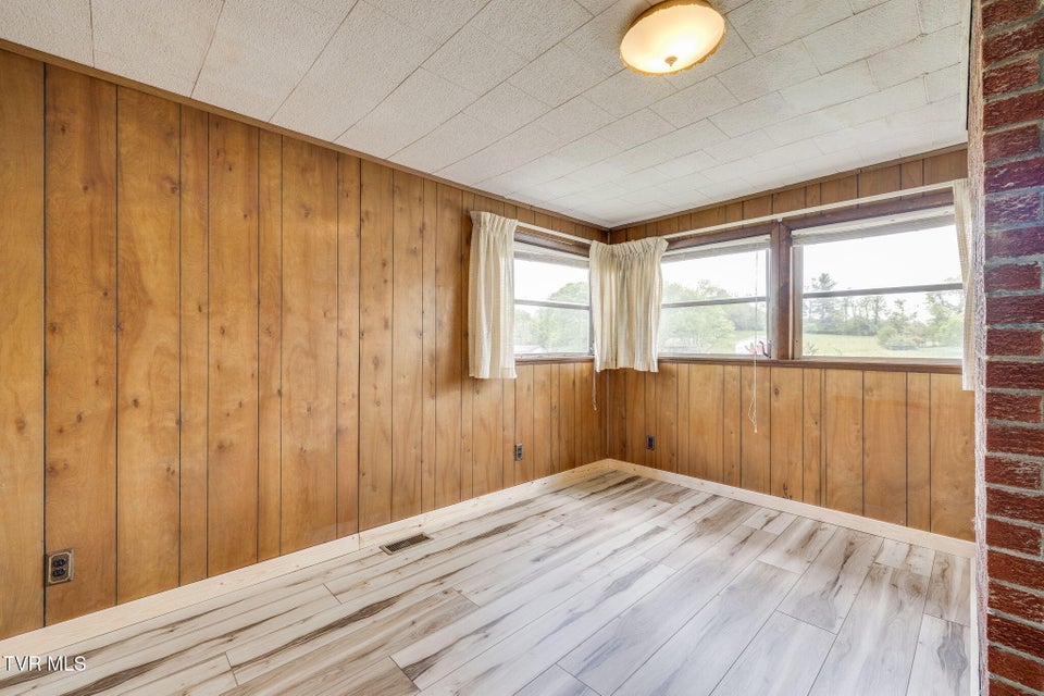 Photo #11: 322 Valley Drive