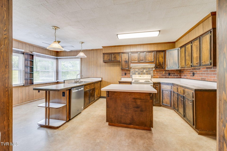 Photo #19: 322 Valley Drive