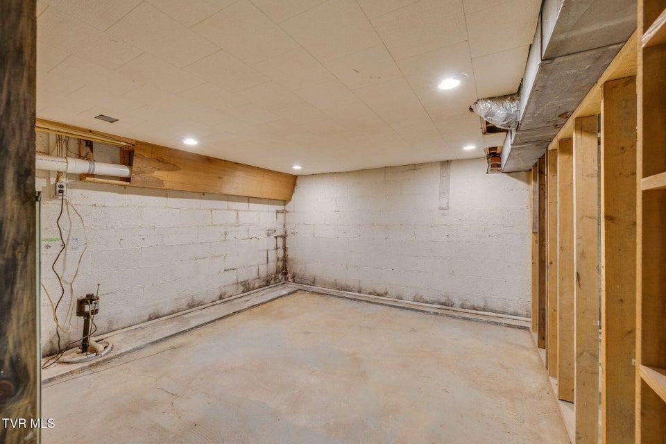 Photo #47: 322 Valley Drive