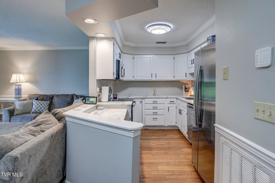 Photo #8: 400 Sunset Drive