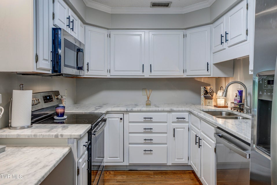 Photo #9: 400 Sunset Drive