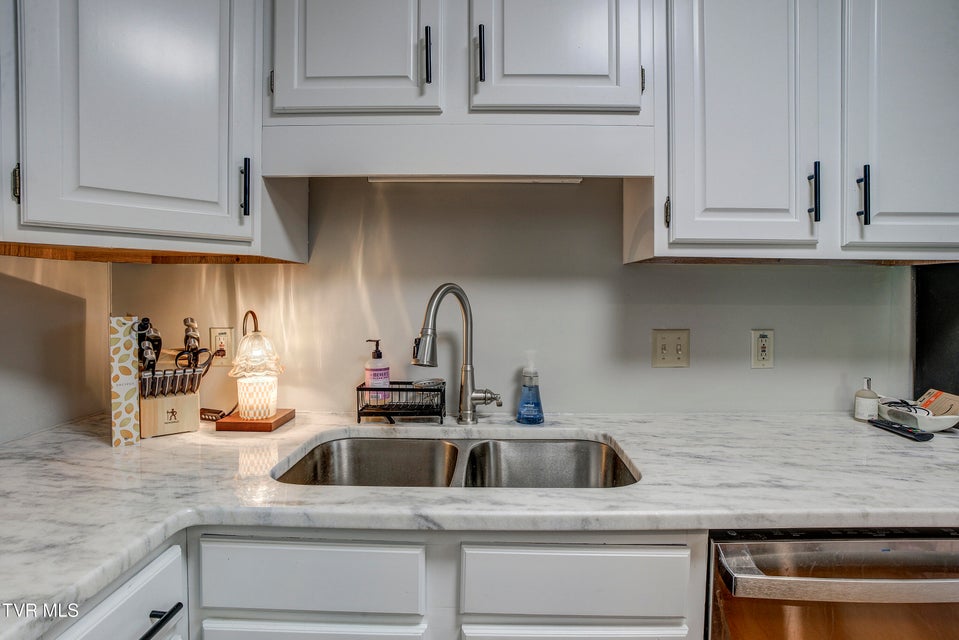 Photo #12: 400 Sunset Drive