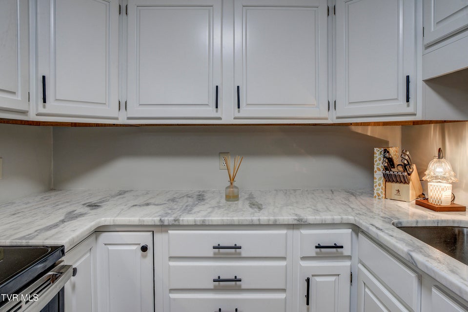 Photo #11: 400 Sunset Drive