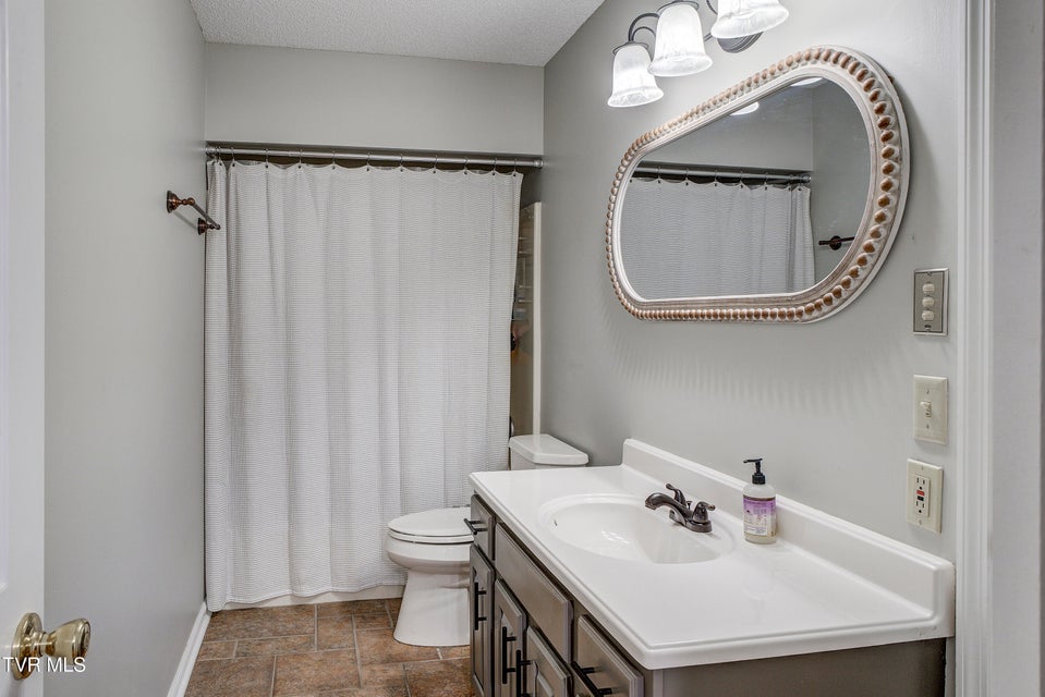 Photo #16: 400 Sunset Drive