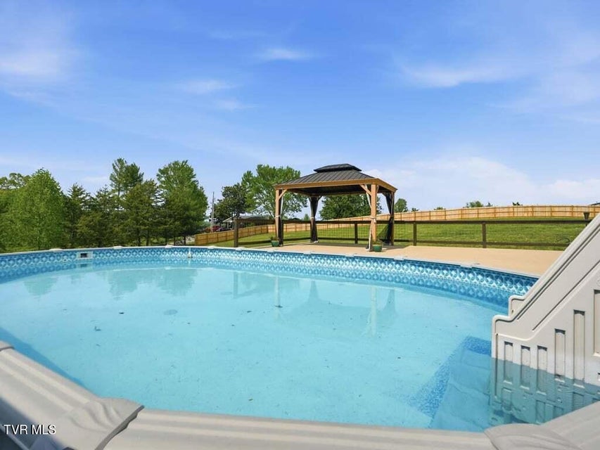 Photo #3: 350 107 Cutoff 