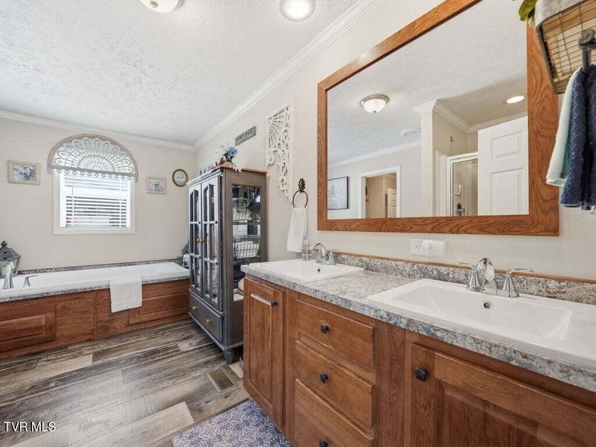 Photo #25: 350 107 Cutoff 