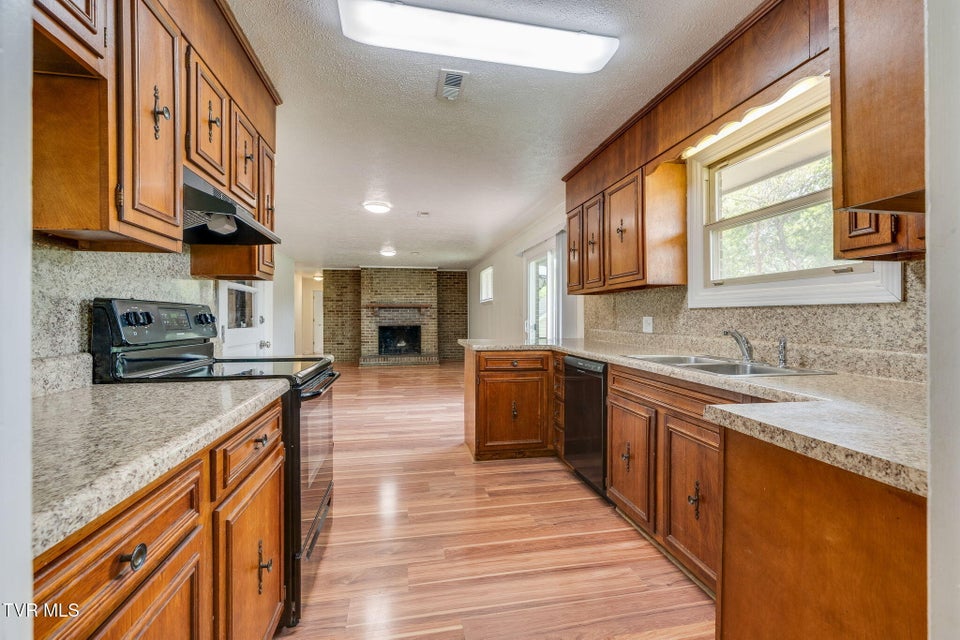 Photo #15: 802 Sir Echo Drive