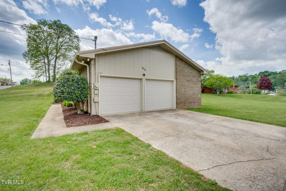 Photo #26: 802 Sir Echo Drive