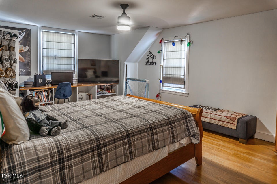 Photo #28: 205 Sevier Avenue