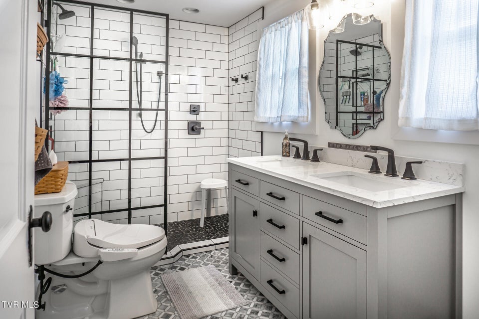 Photo #32: 205 Sevier Avenue