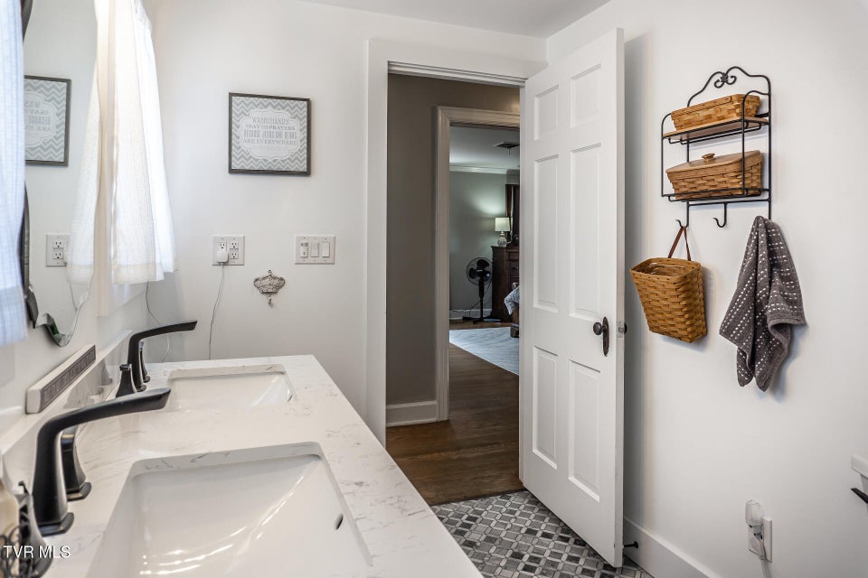 Photo #34: 205 Sevier Avenue