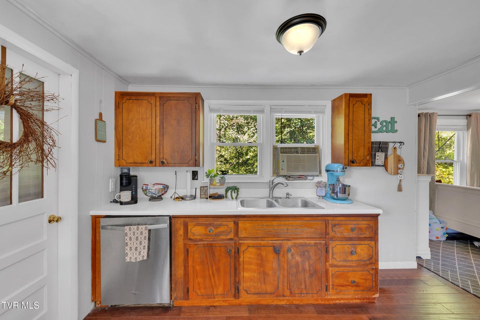 Photo #9: 313 Richards Lane