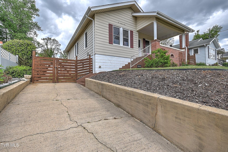 Photo #4: 1023 Arlington Avenue