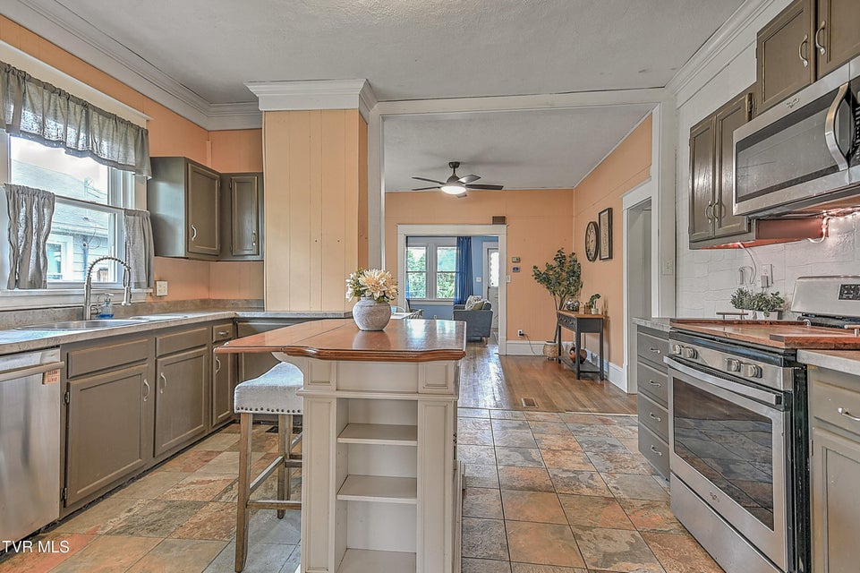 Photo #13: 1023 Arlington Avenue