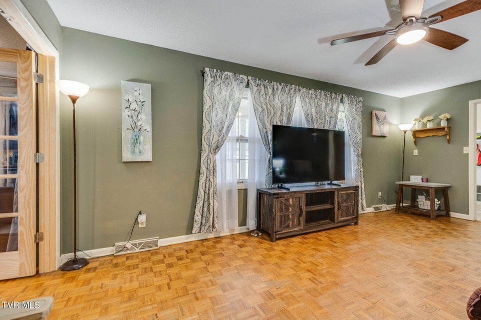 Photo #9: 1525 Robin Hood Lane