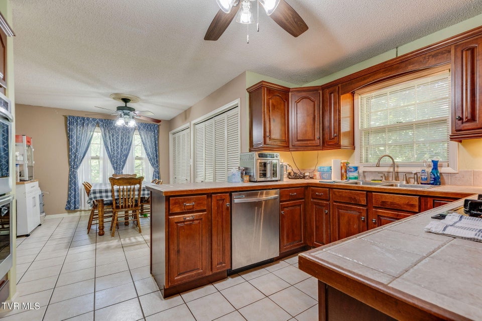 Photo #16: 1525 Robin Hood Lane