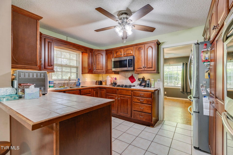 Photo #17: 1525 Robin Hood Lane