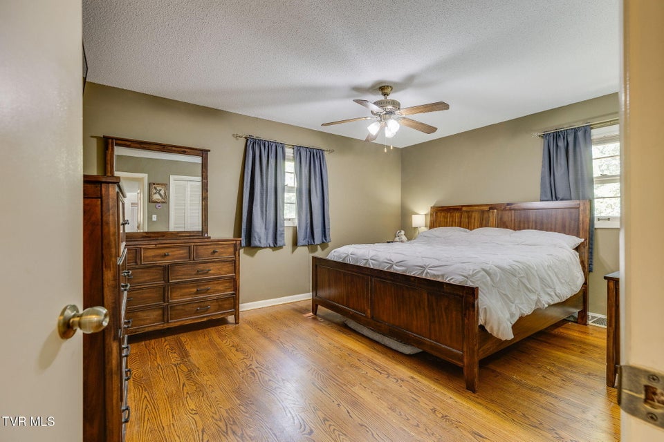 Photo #22: 1525 Robin Hood Lane