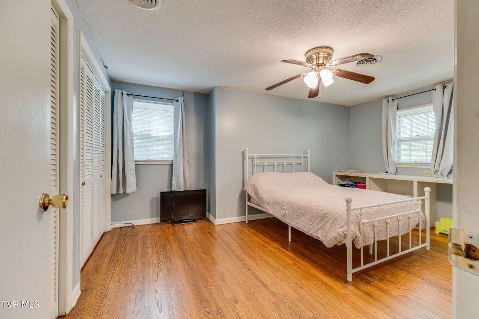 Photo #29: 1525 Robin Hood Lane