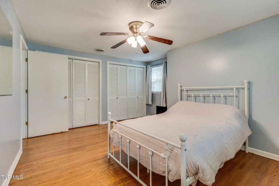 Photo #31: 1525 Robin Hood Lane