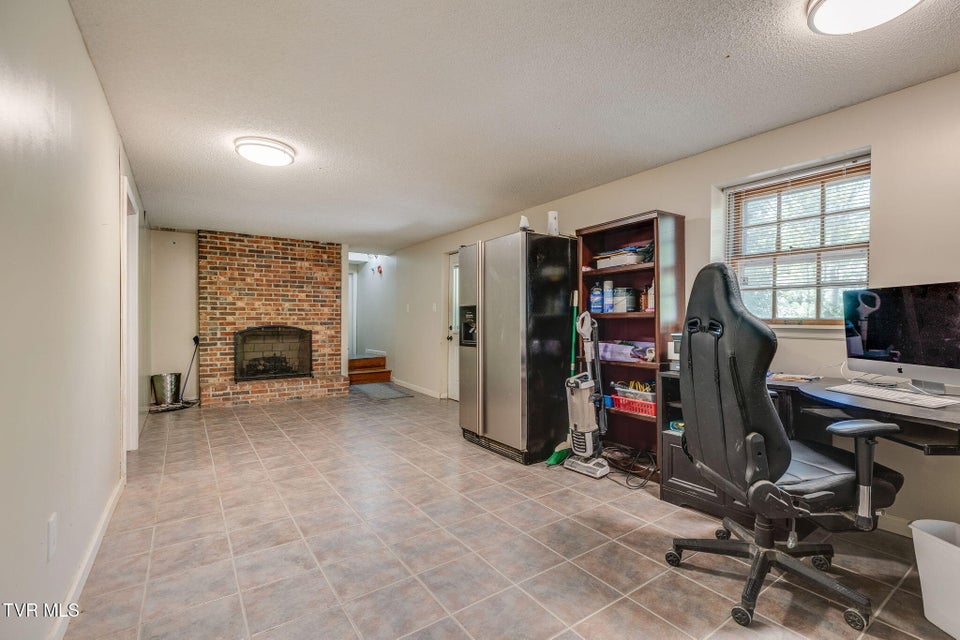 Photo #37: 1525 Robin Hood Lane