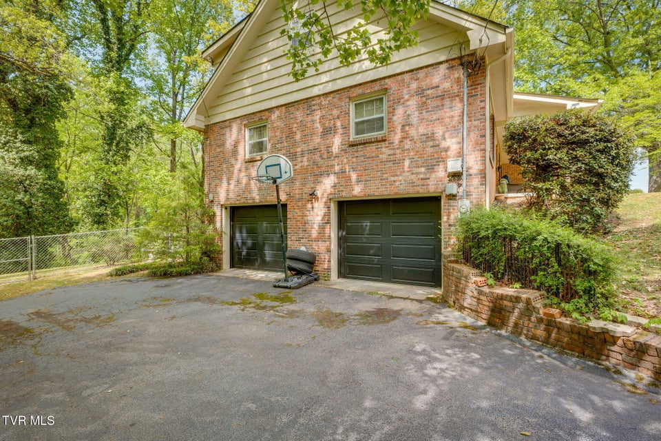 Photo #46: 1525 Robin Hood Lane